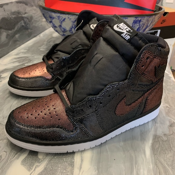 NIKE Women’s Air Jordan 1 HI OG FEARLESS - Picture 1 of 8